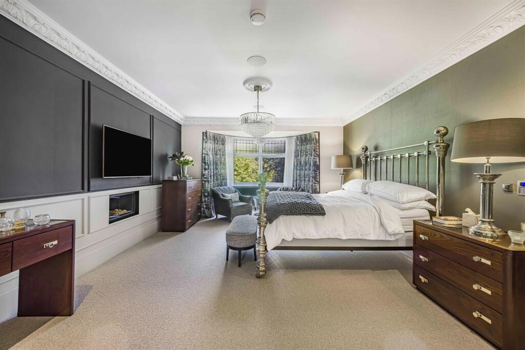 5 bedroom detached house for sale in Alan Drive, Hale, WA15